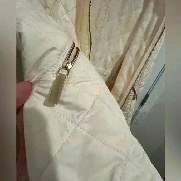 Talbots Women’s Cream Quilted Zip-Up Vest – Gold Hardware – Size X - Picture 6 of 14